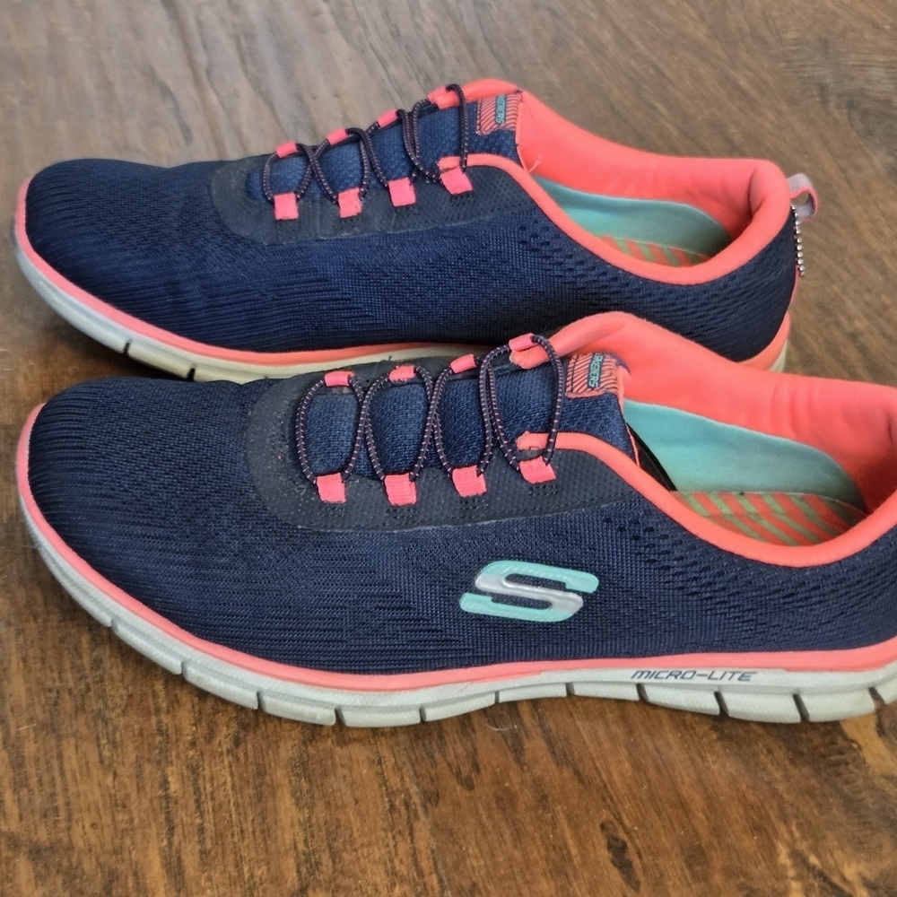 Skechers Sz 11 Women The Summits Sneaker Navy and Coral Sneakers